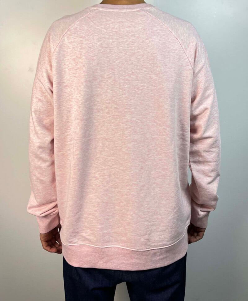 Sudadera sin capucha color rosa jaspeado. Corte Raglan. Logo bordado en el pecho en color blanco.